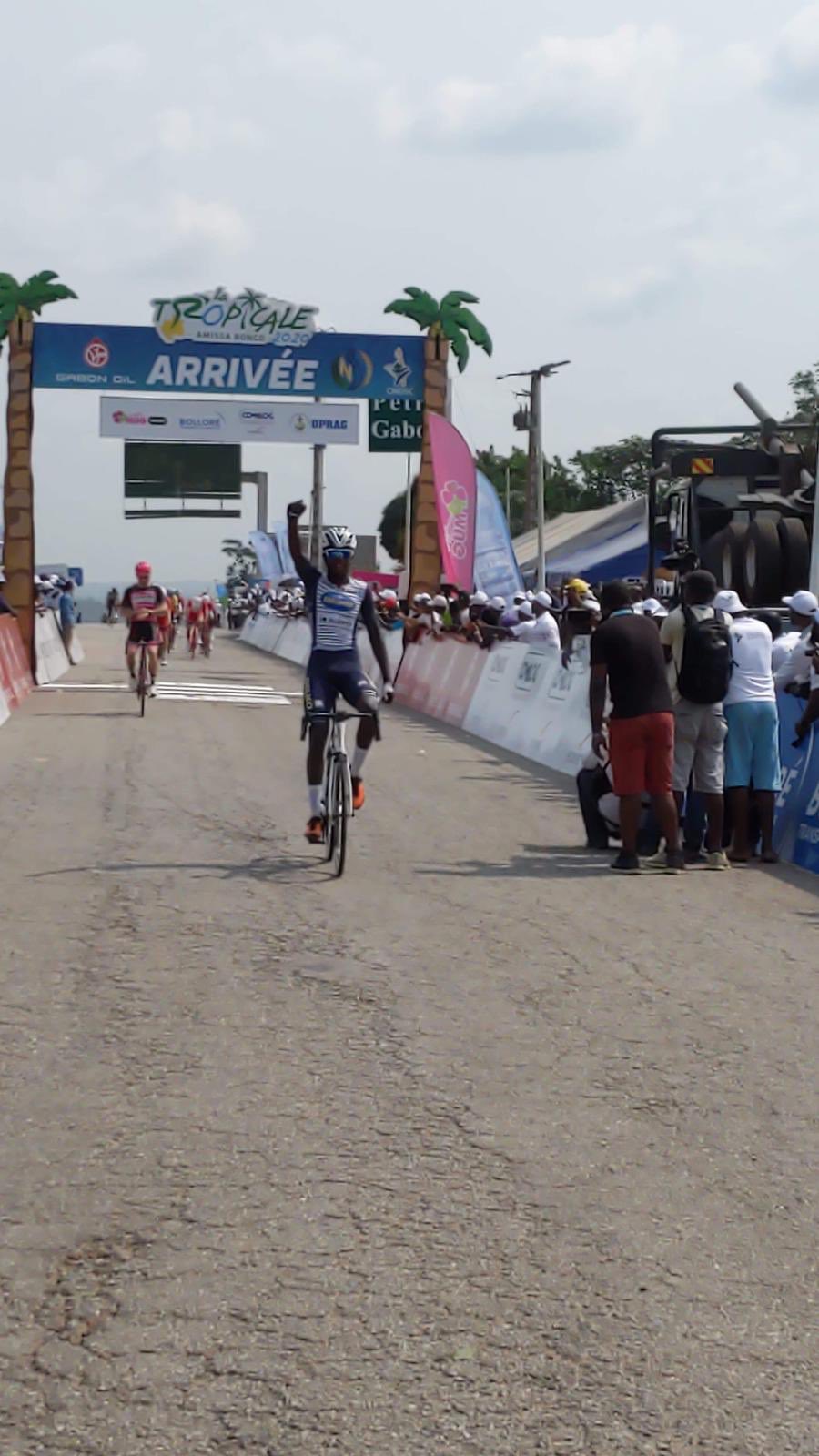 EO4_jC-WoAAgmx0?format=jpg&name=large