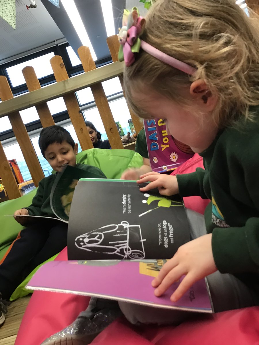 Little Acorns loved spending some time listening and looking through some new books this morning in our amazing library. 📚 #loveforreading #loveforlearning @GreenRidgeR2