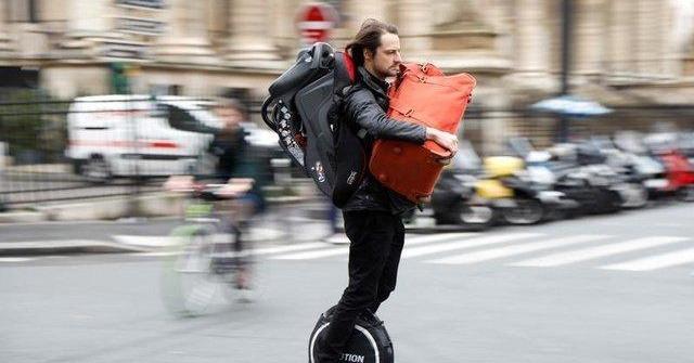 LeVif's tweet photo. Mobilité: voici peut-être la solution miracle pour décongestionner nos villes https://t.co/Cq3bgLFTFV https://t.co/yDqxzhdTVd