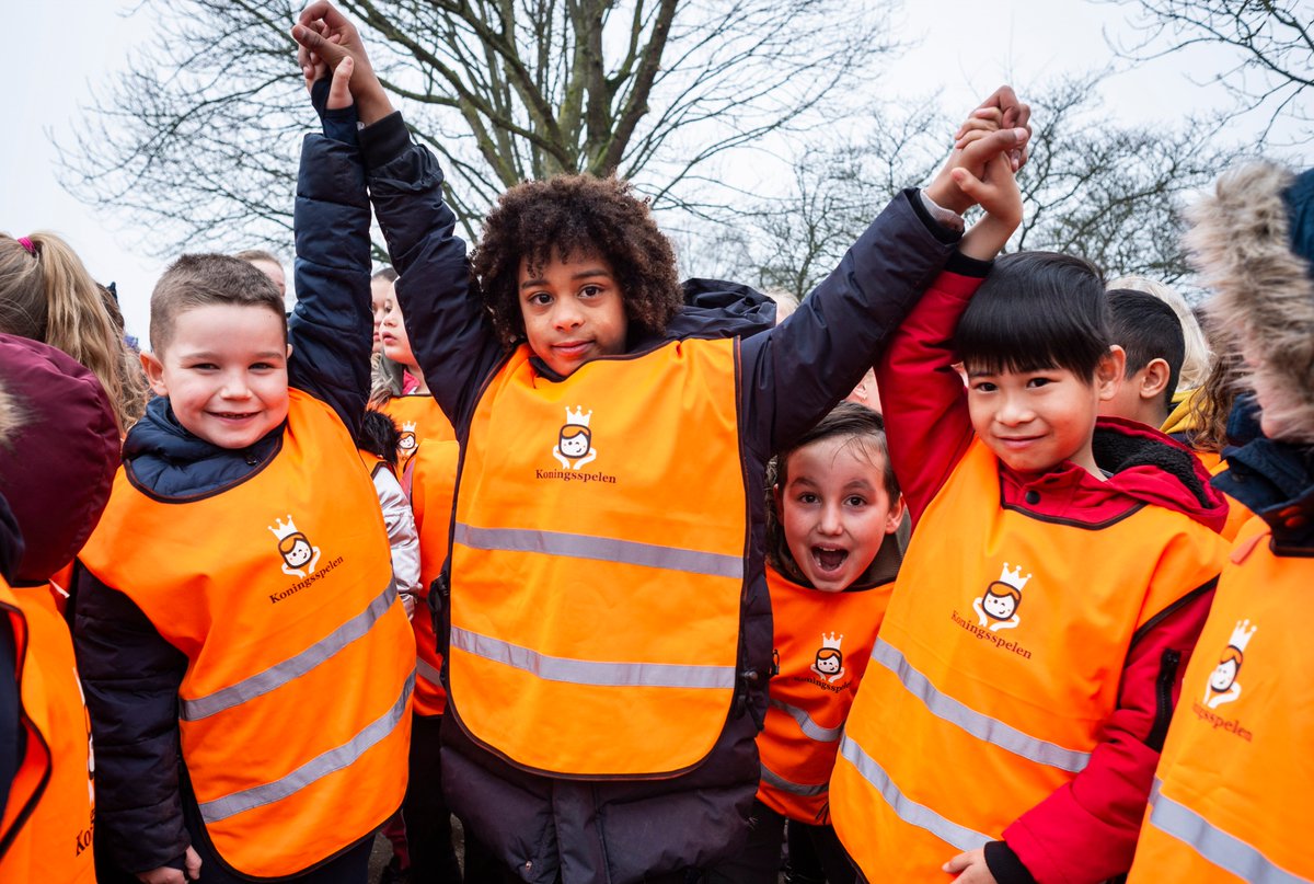 Klaar voor de start... 🎉 Vanmorgen gaven we het startsein voor de achtste editie van de <a href="/koningsspelen/">Koningsspelen NL</a>. Met het thema 'hand in hand' zullen op 17 april heel veel kinderen samen ontbijten, bewegen en plezier maken. Schrijf je school nu in! bit.ly/37hSEzp #CreatingSpace