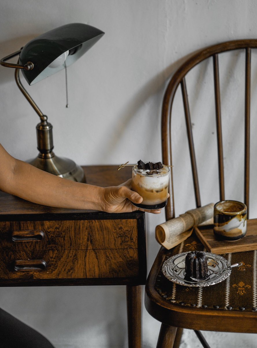 somewhereseeker's tweet photo. ‘Hickory coffee’ ร้านใหม่ใน seenspace huahin สไตล์ cozy vintage ที่จัดมุมไว้อย่างลงตัวแบบที่สาวๆมาแล้วได้รูปกลับไปเยอะแน่นอน ภายในร้านอบอวลด้วยกลิ่นกาแฟคั่วบดหอมๆ และขนม homey style น่าทานไปหมด 📻✨
open : 11am-9pm @aroii
#acafeseeker #อร่อยบอกต่อ #รีวิวคาเฟ่ https://t.co/En3iDBLJqp