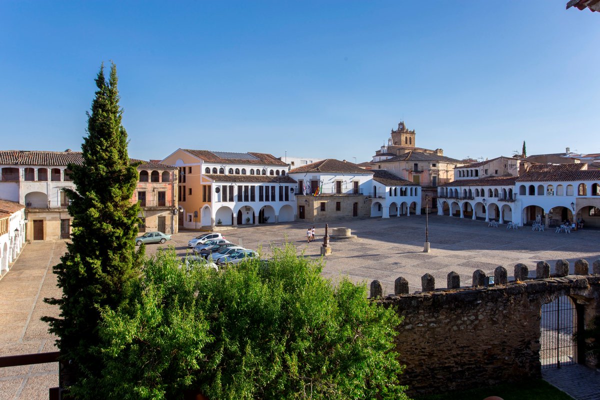 📣 Presentación #Garrovillas de #Alconetar #Cáceres en #Fitur2020

¿Sabías que en este municipio se encuentra una de las Plazas Mayores más bellas de #España y una de las 12 más grandes? <a href="/Turismo_DipCC/">Turismo Provincia Cáceres</a> @Extremadura_tur <a href="/hospederias/">Hosp. Extremadura</a> #IFEMA40

📍 Pabellón 9, stand #Extremadura
