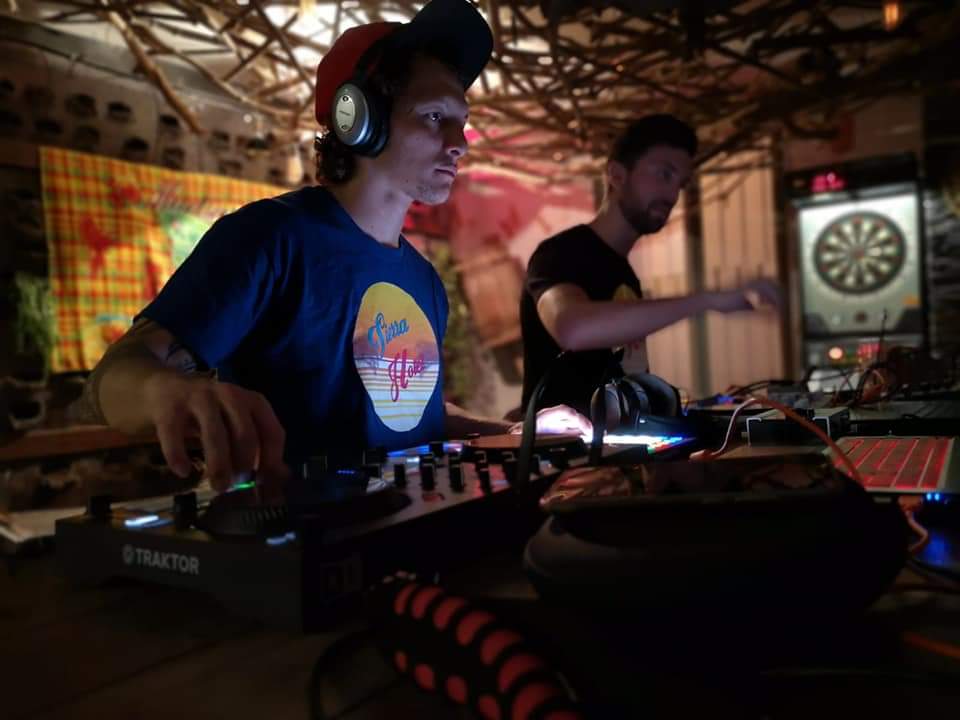 GFL2020LAAX's tweet photo. Ski race will be next Wednesday,wax your gear!At the Après-Ski we will dance with DJs Sierra Hotel from the Pink Team.After that,we will enjoy the heavy rock of Brace for Impact:italian ATCOs will be in the place. #inoneweek #sierrahotel #braceforimpact #moveyourbody #allinforgfl https://t.co/863pU95W91