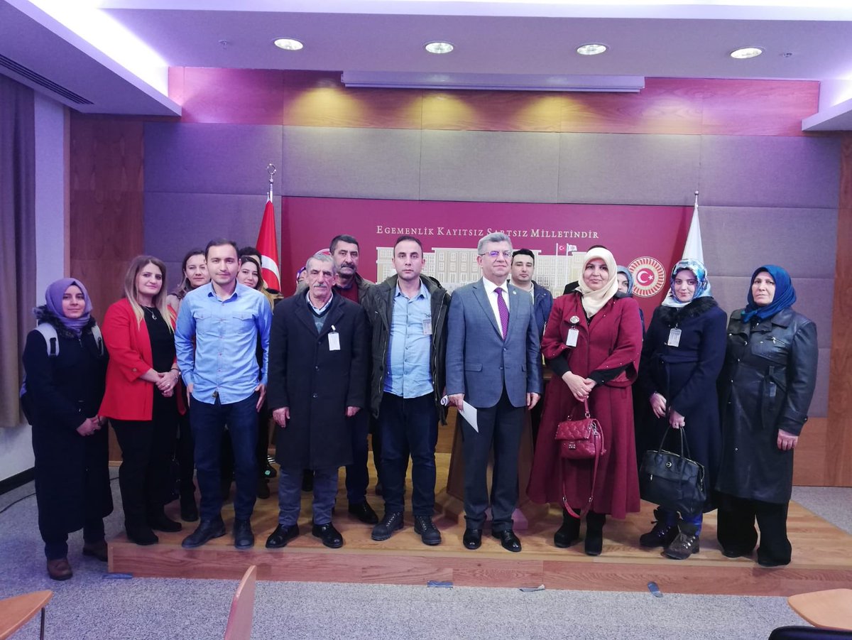 seferaycan's tweet photo. Sözleşmeli Personel Dayanışma Grubu Temsilcileriyle TBMM görüştük.Sözleşmeli personel kadroya geçirilmeli.Yada tayin hakkı ve özlük hakları verilmelidir. #SözleşmeliPersonel https://t.co/Ob0nhAoubq