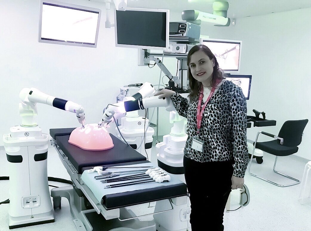 dgabymp's tweet photo. CMR Surgical Company Headquarters
Versius Robotic System 🤩🤖 
Cambridge, UK 🇬🇧 

Thanks Ana, Steve, Steph, Colin and all at CMR Surgical Company for replied my request and for all your kind attention. 

#NewRoboticPlatforms #RoboticSurgery #NewTechnologies https://t.co/ParT3Wa7Sa