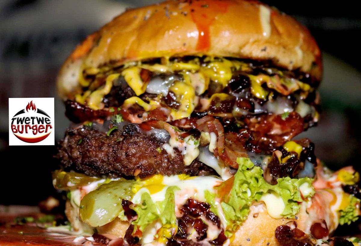 TwetweB's tweet photo. THE TWETWE BURGER WITH DRUNKEN RED ONION JAM TOPPED WITH CRISPY BACON AND THE UZZING SAUCE ONLY 75 KWACHA THIS IS THE LIP SMACKING BURGER FRESHLY PREPARED JUST FOR YOU !!!
WHEN YOU THINK OF A BURGER THINK OF THE TWETWE BURGER..... https://t.co/JDwBDGIFFW