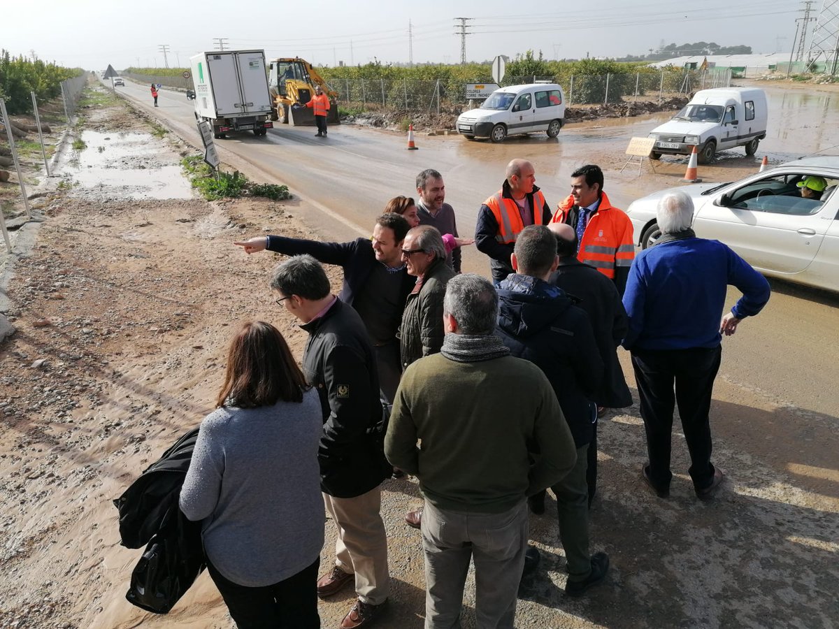 Fomento_RM's tweet photo. El Panel de expertos para la prevención de las inundaciones en la #RegióndeMurcia visita las zona afectada por #TemporalRM 

📸 Carretera #SanJavier-#LaPuebla (RM-F35), en la intersección con la de #SanJavier-#TorrePacheco (RM-F29) https://t.co/dgritE58SL