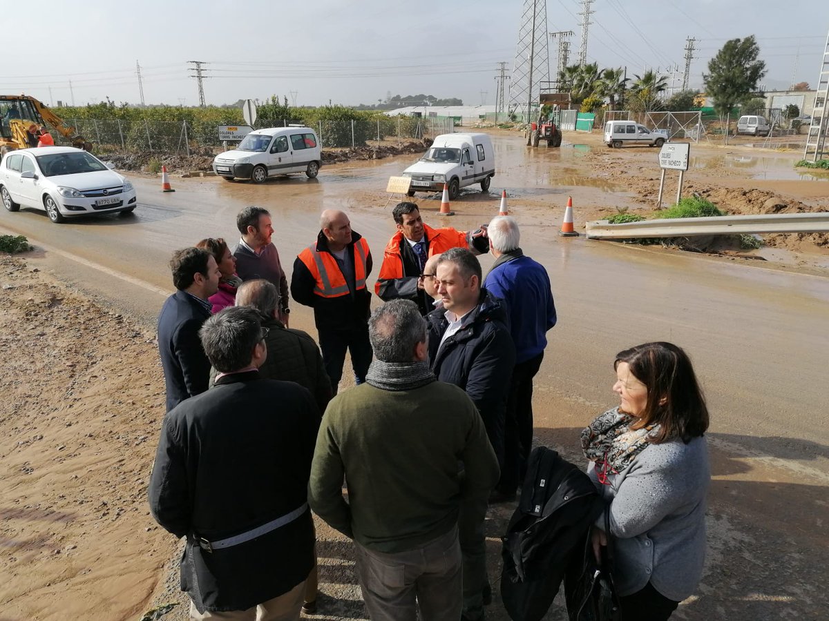 Fomento_RM's tweet photo. El Panel de expertos para la prevención de las inundaciones en la #RegióndeMurcia visita las zona afectada por #TemporalRM 

📸 Carretera #SanJavier-#LaPuebla (RM-F35), en la intersección con la de #SanJavier-#TorrePacheco (RM-F29) https://t.co/dgritE58SL