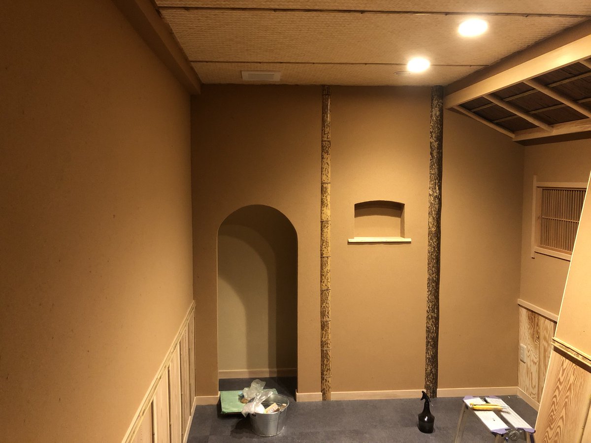 katokenpi's tweet photo. #続お年玉
現在、建築業界にて、左官は高齢化で人口が減っています。やり手が少ない現在、左官を認知してもらいたい、左官の楽しさを知ってもらい、若手の左官を増やす。そのために前澤さんの家の左官仕上げをして左官を盛り上げたい。 https://t.co/jUjg5LP1z1