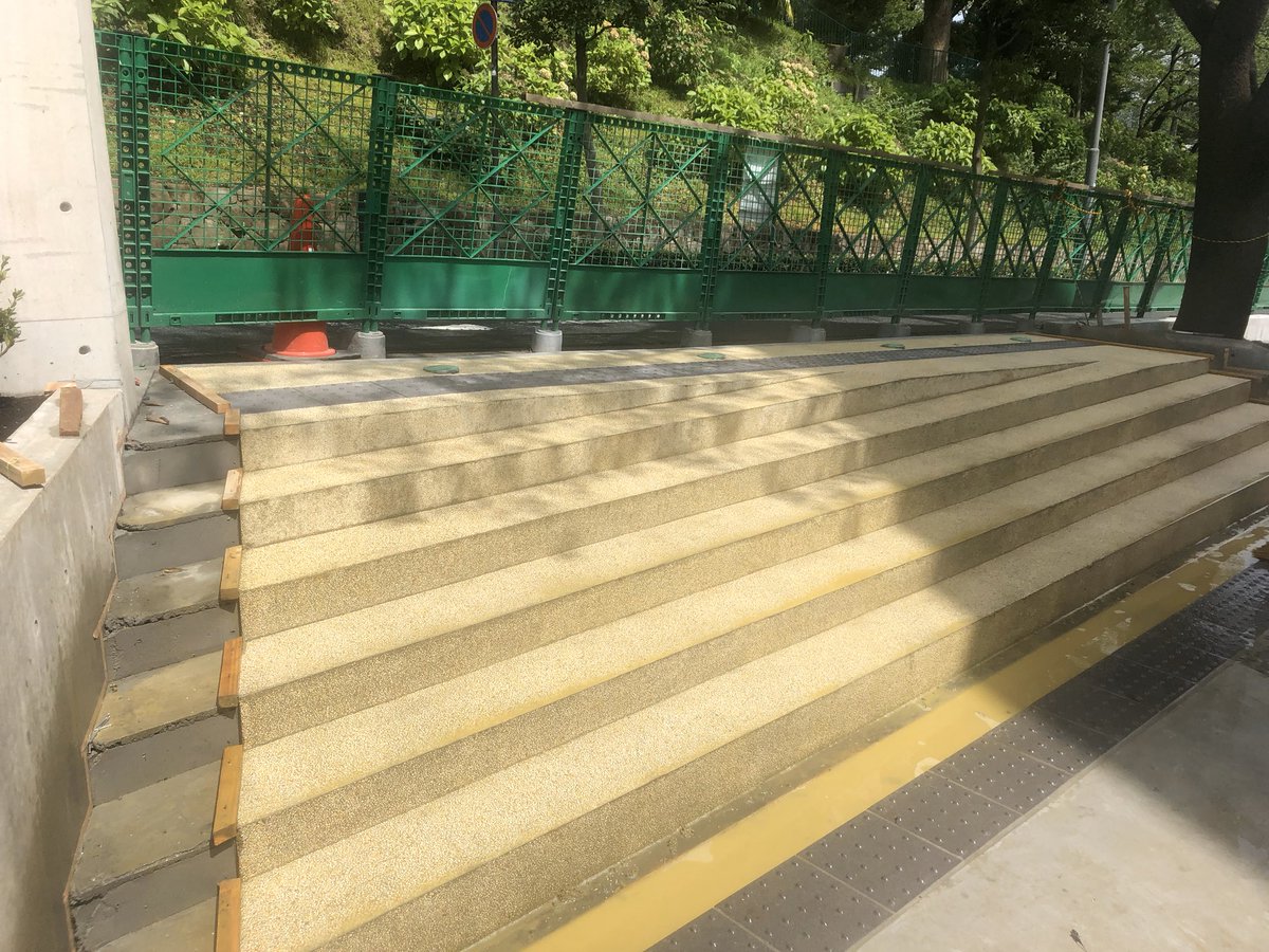 katokenpi's tweet photo. #続お年玉
現在、建築業界にて、左官は高齢化で人口が減っています。やり手が少ない現在、左官を認知してもらいたい、左官の楽しさを知ってもらい、若手の左官を増やす。そのために前澤さんの家の左官仕上げをして左官を盛り上げたい。 https://t.co/jUjg5LP1z1