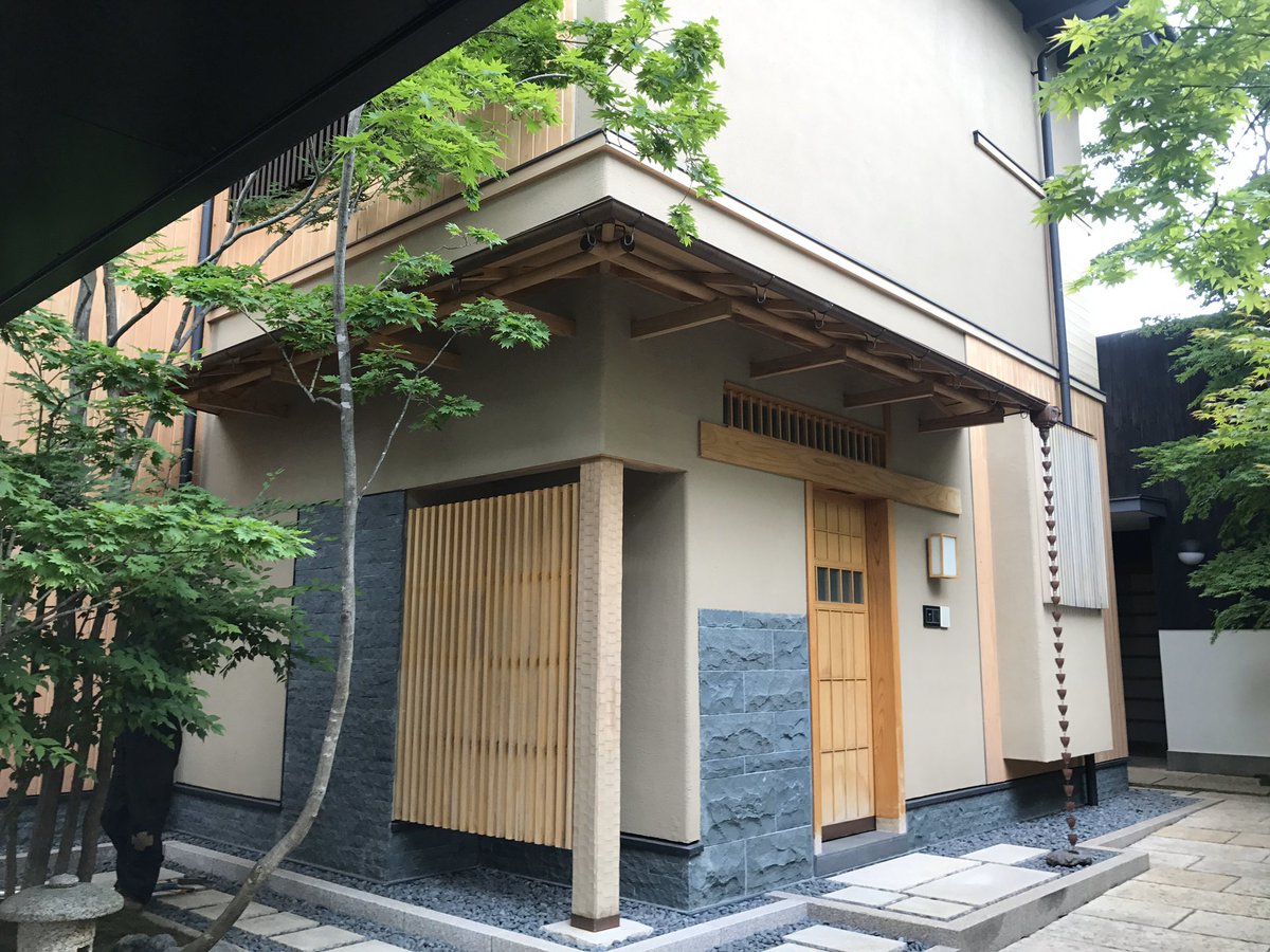 katokenpi's tweet photo. #続お年玉
現在、建築業界にて、左官は高齢化で人口が減っています。やり手が少ない現在、左官を認知してもらいたい、左官の楽しさを知ってもらい、若手の左官を増やす。そのために前澤さんの家の左官仕上げをして左官を盛り上げたい。 https://t.co/jUjg5LP1z1