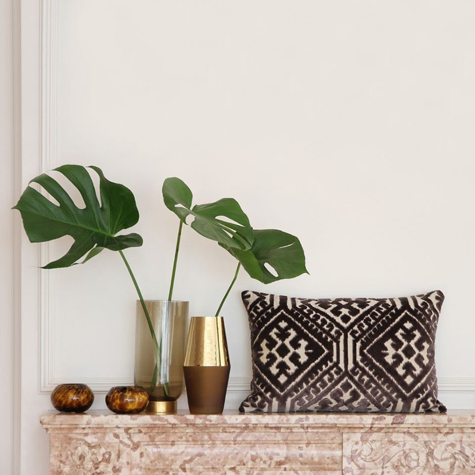 novacasajo's tweet image. Detail of Bromo Cushion, a velvet of ornamental design from the metropolis collection in chocolate color.
#kainternational #details #cushions #home #interior #design #fabrics