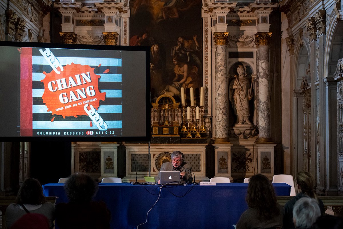 FHA_Festival's tweet photo. [Rebond #FHA19] Alors que la programmation de la 10e édition est en train d'être finalisée, nous vous proposons de revivre la présentation de l’œuvre de Jacob Lawrence par Daniel Soutif, commissaire #TheColorLine
Rdv @CollecLambert demain à 19h -> https://t.co/zkNBn2FT35 https://t.co/bHHeGgwfYE