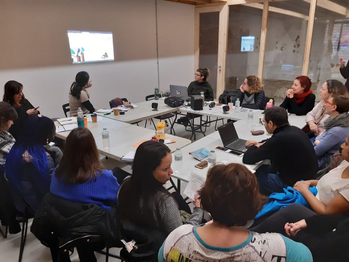 AltresEconomies's tweet photo. Les entitats i iniciatives es troben per fer elaborar un catàleg conjunt de serveis, entitats i territori, així com per dissenyar una estratègia comunicativa i comercial conjunta.
#cures #calabril #AnemxFeina #MésqueCures @barcelonactiva https://t.co/SYJSNSK9nX