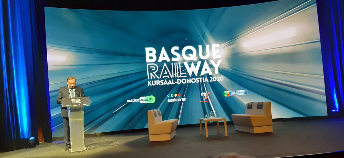 TeknikerOficial's tweet photo. Hoy asistimos al #BasqueRailway2020, la IV Jornada Internacional Ferroviaria🚆en el @KursaalDonostia, que este año trata sobre los retos de la puesta en servicio de redes de alta velocidad 👍 https://t.co/trH74JyXEZ