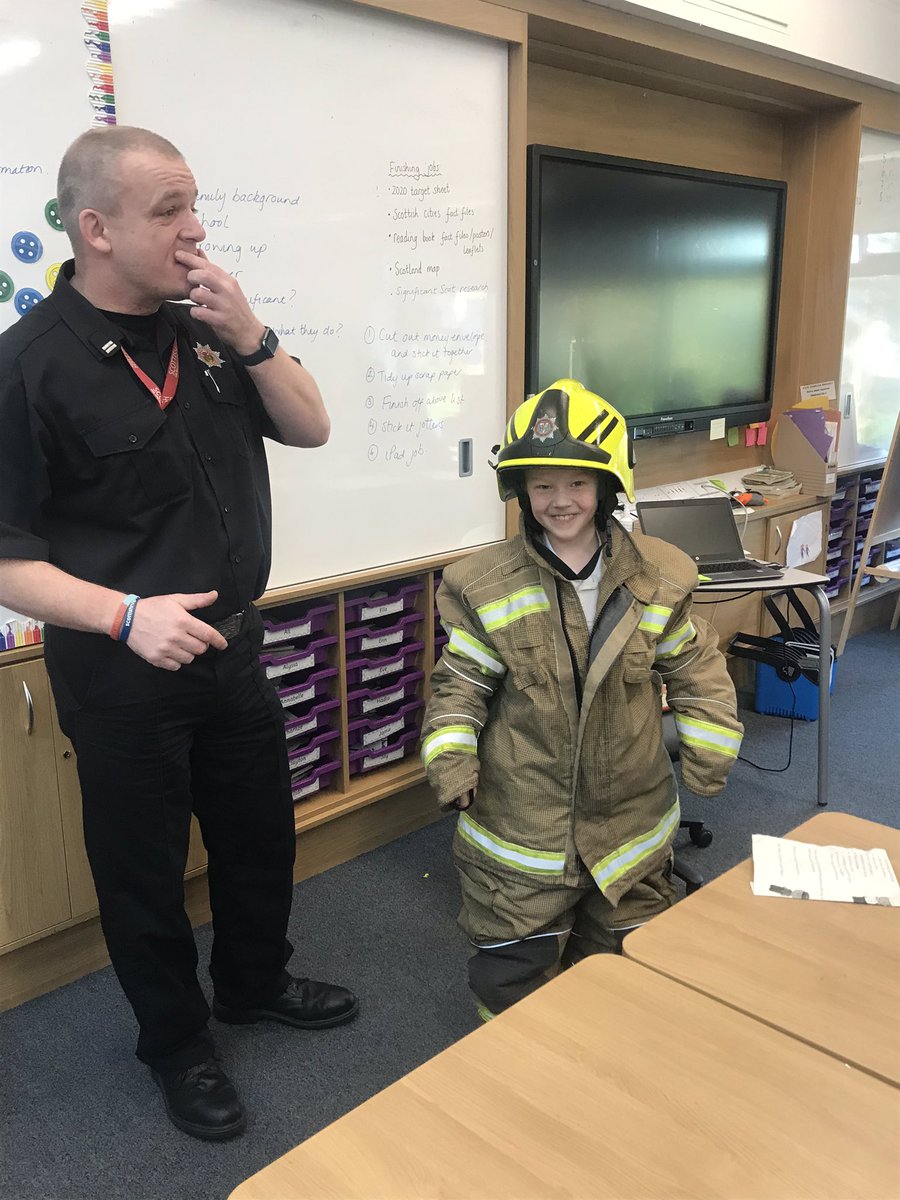 KinrossPrimaryS's tweet photo. A huge thank you to Mr Hunter for coming in to speak to P5b today about his career in the fire service. #sllw https://t.co/g4NJL3vf9e