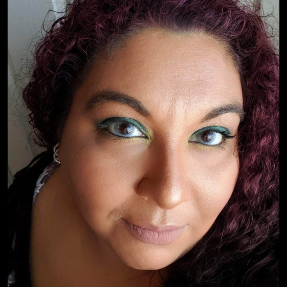 Sirenaazul's tweet photo. Shadows @colourpopco So Jaded Palette
@palladiobeauty Fifty-Fifty Smoky Kajal Crayon
Lips @colourpop x @safiyajn Cream Lux Lipstick Mrs. Norris (a little @palladiobeauty Georgia Blended in middle)
#colourpopcosmetics #palladiobeauty #collabmakeup #photography #safiyany #mua https://t.co/nNJq970oT3