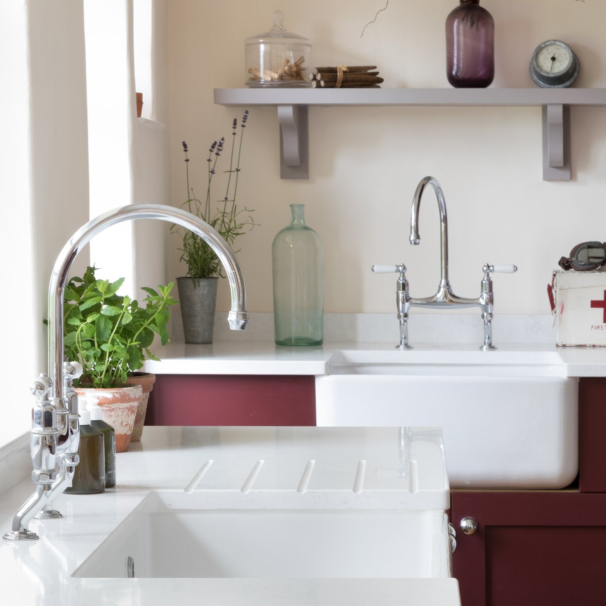 CRLstone's tweet image. The strong dark red shade used in this kitchen makes a real impact. It works beautifully with the CRL Quartz White Water worktops, which add a sophisticated contrast. 
📷 @paullmcraig
#kitchencolours #kitchendesign #kitchensink