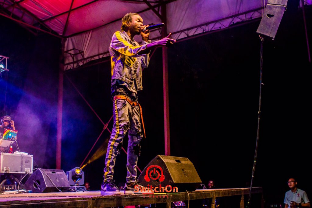 switchonzim's tweet photo. What was the Neon concert in Vic Falls last year!
A pleasurable moment with Zims finest @ Bazooker @Boss Pumacol,@Leonard Mapfumo
It was a thrilling experience.
BRACE FOR MORE IN 2020 #SwitchOnZim https://t.co/G5ArtIzBLe