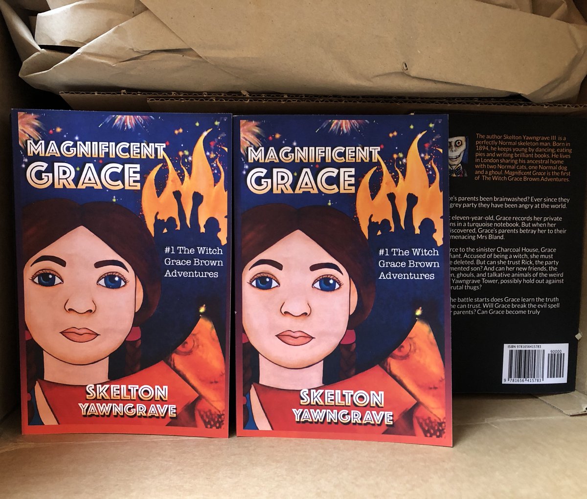 yawngrave's tweet photo. Hh-ha! The paperbacks are here...  #childrensbooks #magic #middlegrade #fantasy #storiesforchildren #dystopian #kidsbooks #childrensliterature #adventure #Halloween #kidsadventure #childrenreading #London #childrensfiction #kidshorror #kidsparanormal  #skeletonsofinstagram https://t.co/l5PORhrXMu