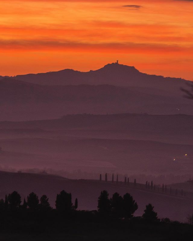 AroundSiena's tweet photo. Radicofani Castle seen from Val d’Orcia today morning 
#aroundsiena #valdorcia https://t.co/Dvng7SYXt9 https://t.co/EoRiiovRKk