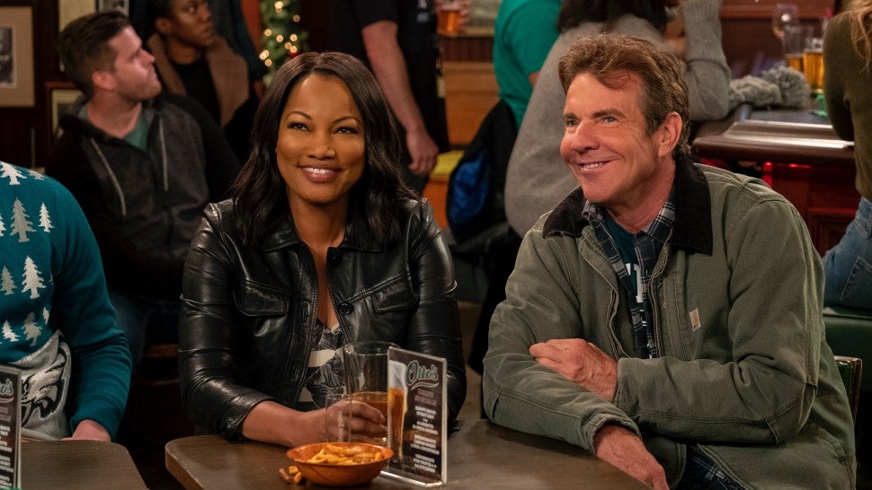 modytalkmovies's tweet photo. #MerryHappyWhatever Season 1 (2019)

"A strong-willed father navigates the stress of the holiday season when his daughter brings her new boyfriend home for Christmas" https://t.co/HTz6FQKPiO