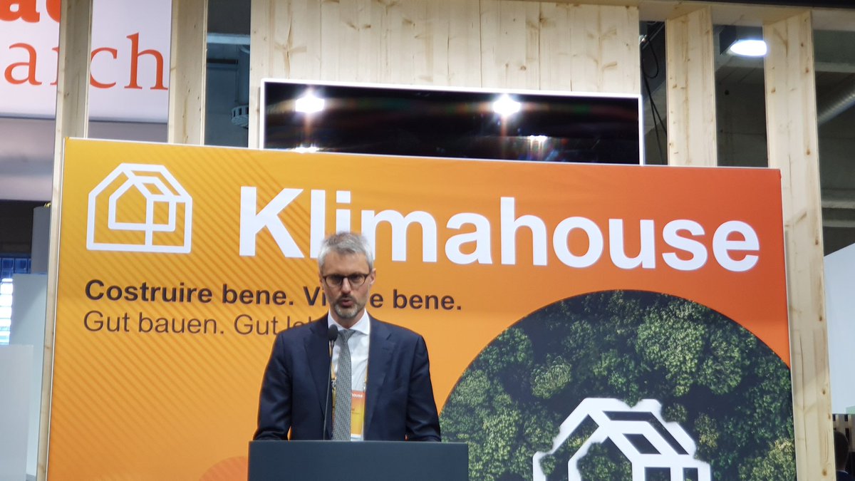 Armin Hilpold, presidente di @fieramesse fa il punto del 15 anni di @klimahouse partendo dal "valore del costruire bene, vivere bene" in maniera efficiente e sostenibile #Klimahouse inaugurazione 2020