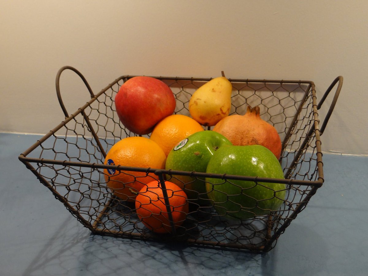 elementsdeco's tweet photo. A square fruit platter https://t.co/m8MLqLNQut #wire #MadeinFrance @FlyRts @SpxcRTs @SympathyRTs #ElementsDeco #Andorra #decoration #vintage #sculptures #etsyspecialT #WorldItems #gifts #cadeaux #wiseshopper #SantValentí #ValentinesDay #SaintValentin #UKsmallbiz https://t.co/TgdnJWNTAy