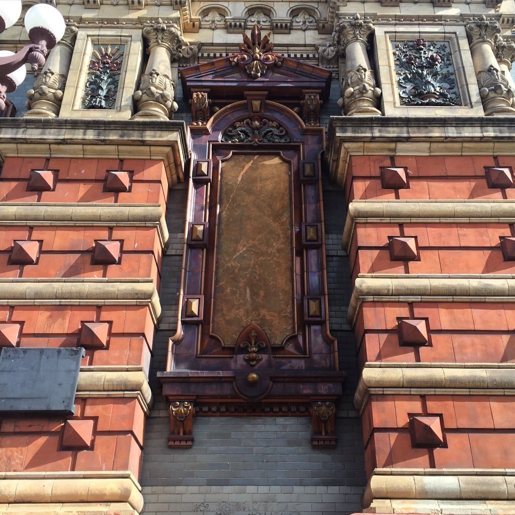 This is the astonishing, utterly mesmerising ceramic clad Palacio de Aguas Corrientes water pumping station by Carlos Nyströmer in Buenos Aires (1894)... which reminds us just how wealthy & brimming with confidence the country was at the turn of the century....