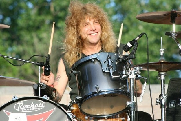 Feliz Cumple Steven Adler! Happy Bday Steven Adler!  