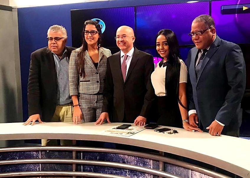 Mesajuanjose's tweet photo. Iniciamos la mañana en #PrimeraEntrega junto al Lic. Francisco Domínguez Brito, quien exhortó a los dominicanos a concurrir a la fiesta de la democracia el próximo #16F2020 para dar apoyo masivamente a los candidatos del PLD y sus aliados.

Vamos por una #UnaCiudadParaTi https://t.co/m80Kj4O009