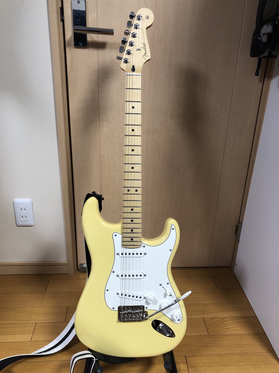 fender ストラトキャスター クリーム色