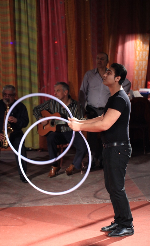 DeliaROMANES's tweet photo. Chers Amis, vous serez promené dans un univers surprenant et beau, avec notre spectacle "LES NOMADES ARRIVENT" ce SAMEDI 25 JANVIER 2020 à 16h et 20h30 et DIMANCHE 26 JANVIER  à 16h00, sous le Chapiteau Romanes, à Porte Maillot, Paris 16e. RÉSERVATION FNAC https://t.co/bimE72L1Nq https://t.co/QAawiJlUuh