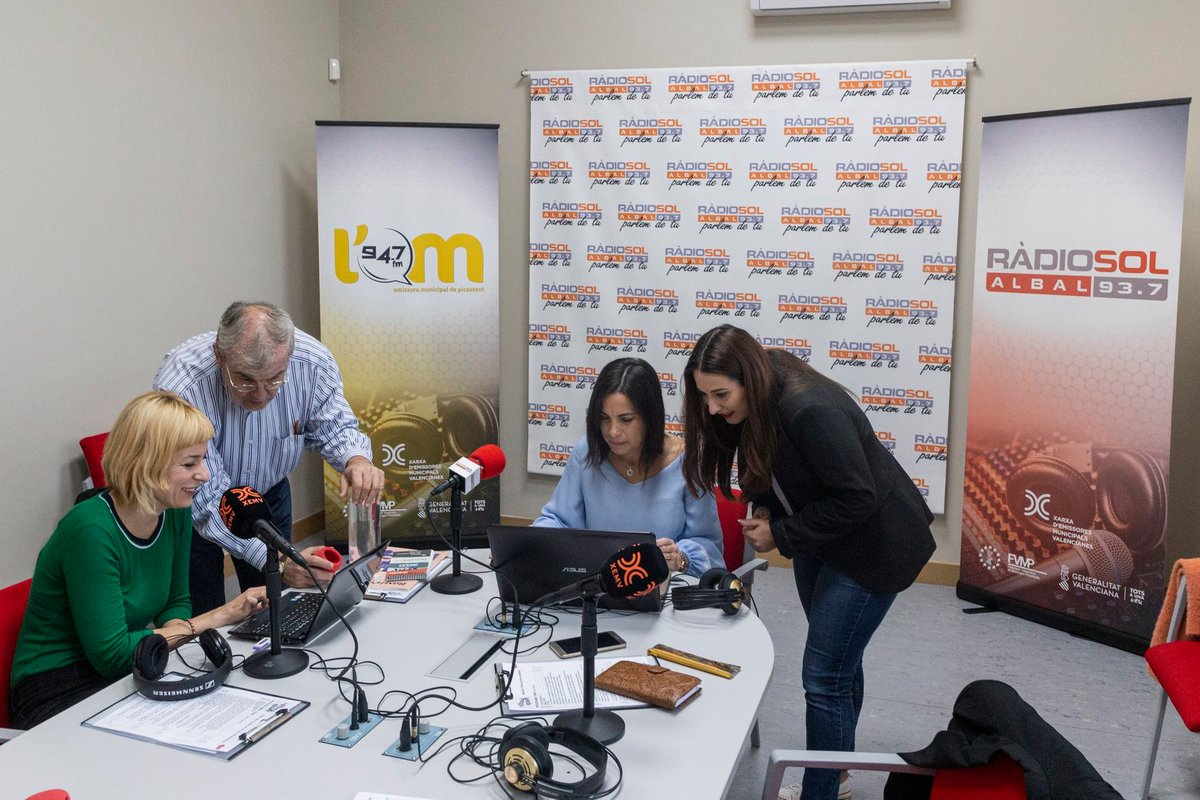EMusiquer's tweet photo. Hem començat a fer els guions i a recopilar documents sonors per tal de bastir els programes del mes de febrer. Si ens has de demanar música a la carta, fes-ho mitjançant un missatge de veu al telèfon 636 53 66 58, com més aviat millor. Gràcies per la teua participació.

#elmu https://t.co/sWkVnSdgQG