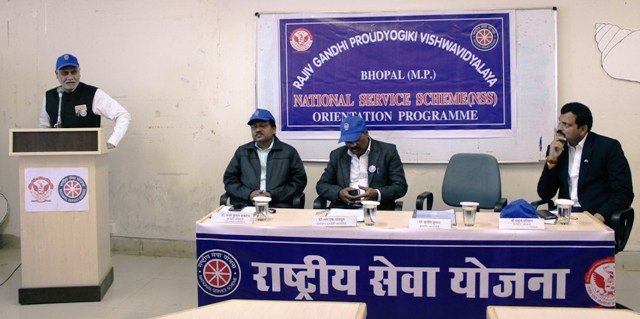 NSSRGPV1's tweet photo. Orientation Programme of the maiden NSS Unit of RGPV Bhopal was held on 21 Jan 2020 in the august presence of Hon'ble Vice Chancellor RGPV, Prof. Sunil Kumar, Dr. Anant Kumar Saxena (Programme Officer, NSS , BU), Shri Rahul Parihar (Programme Officer, NSS Open Unit , BU). https://t.co/Cs57eJqXlj