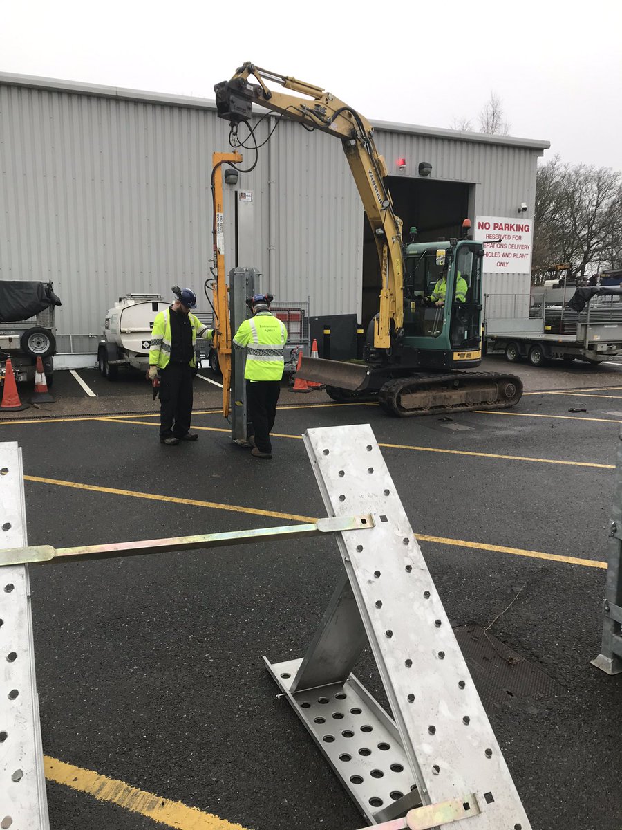 MarkBowersEA's tweet photo. Practice, practice, practice! Operations team in Kidderminster checking over our Beales Corner and Severnside, Bewdley temporary and demountable defences today. This is why it looks #schimples when we do it for real and actually deploy in an event.
#TeamEA https://t.co/hWZG4ubejA
