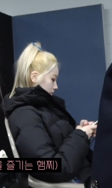 200122 (2)ngl dahyun n i share one brain cell,, sending memes n gifs to my friends w a serious face (i wont let any crumbs pass during this dahyun draught bc I MISS HER)