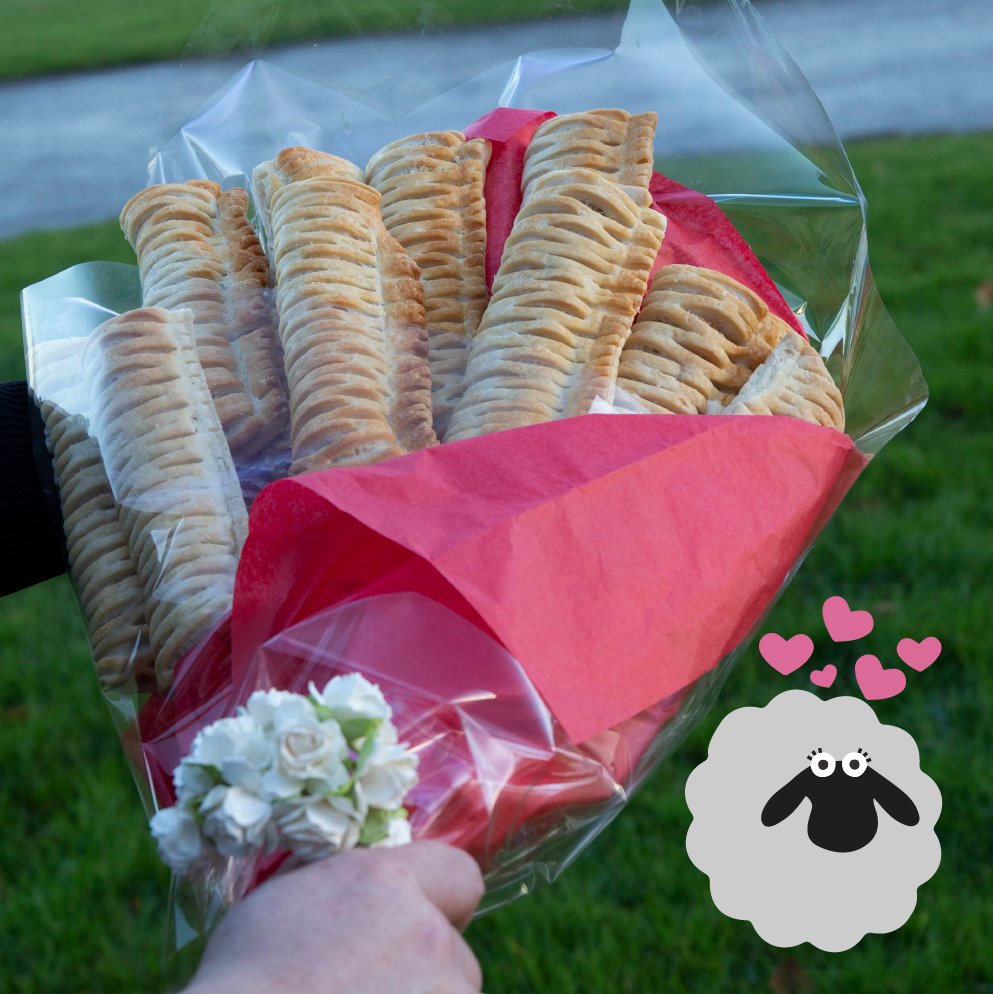 😮💕 Who wants one of these this Valentines Day? 💕😆
The world's FIRST <a href="/GreggsOfficial/">Greggs</a>  Vegan Sausage Roll bouquet! 😋
<a href="/QuornFoods/">Quorn Foods UK</a> have a look at this!✨