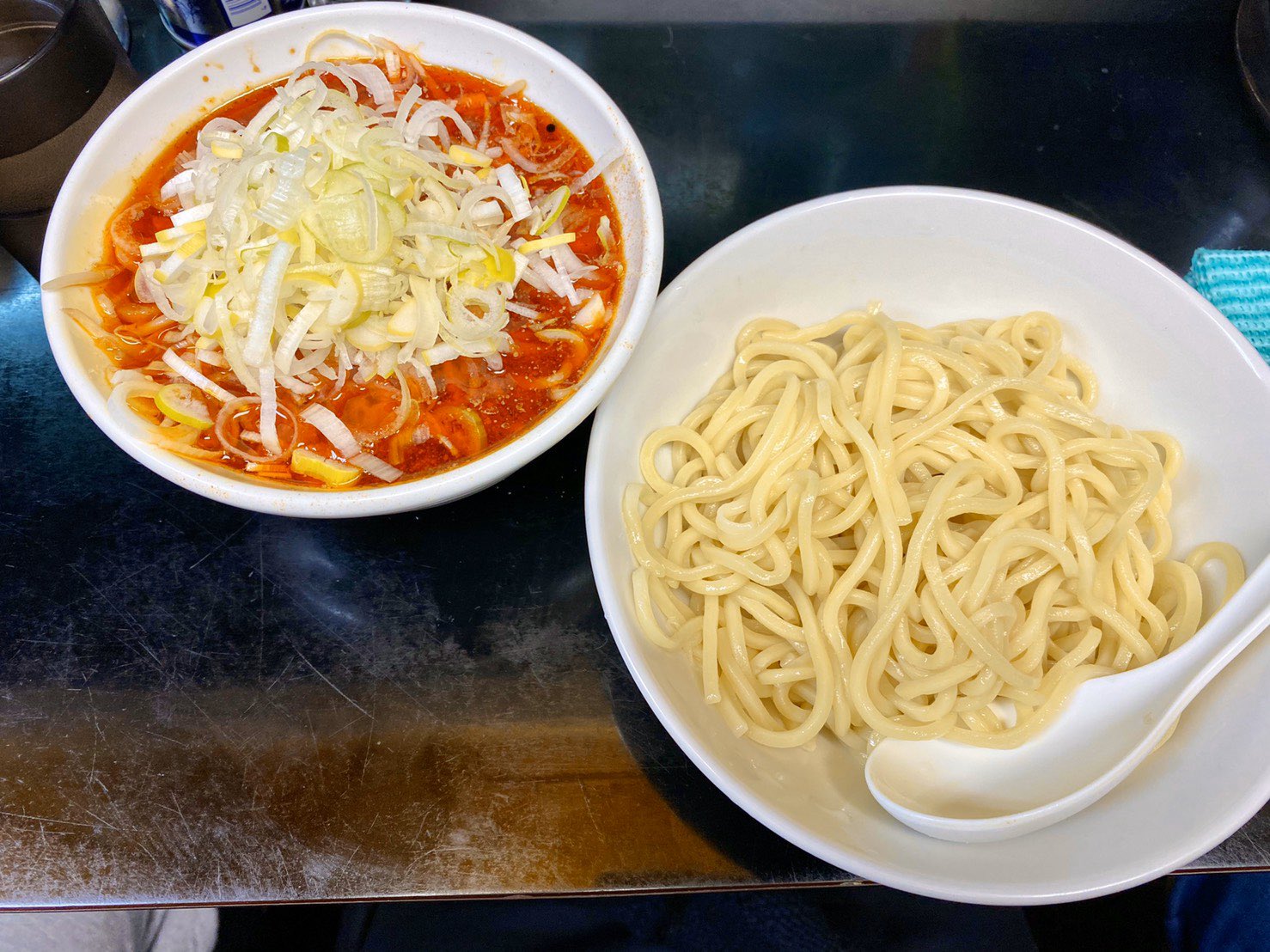 激辛姉妹 火鍋つけ麺 スーパー激辛 中華そば彩 下落合 辛さレベル あまり人には教えたくない お気に入りの四川火鍋つけ麺 ラー油と山椒が効いたスープにはネギやもやしがた っぷり こしのある麺によく絡む 辛さはチョイ辛 中辛