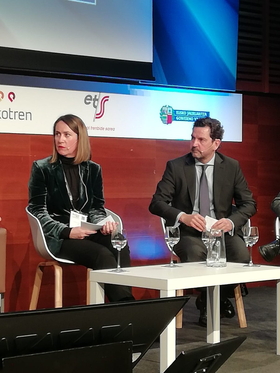 BegiraleCR's tweet photo. Agradecidos a la organización del #BasqueRailway y @ETS_RFV  por darnos la oportunidad de participar en la mesa redonda sobre innovación y digitalización en el sector ferroviario 🚅 @Dominion_DOM #EuskalTranbideSarea https://t.co/mcedooJ1tf