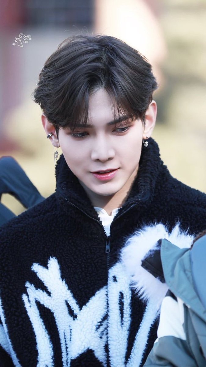 The jacket is so fluffy and big yet he manages to look so serious and cool  #KangYeosang   #YEOSANG