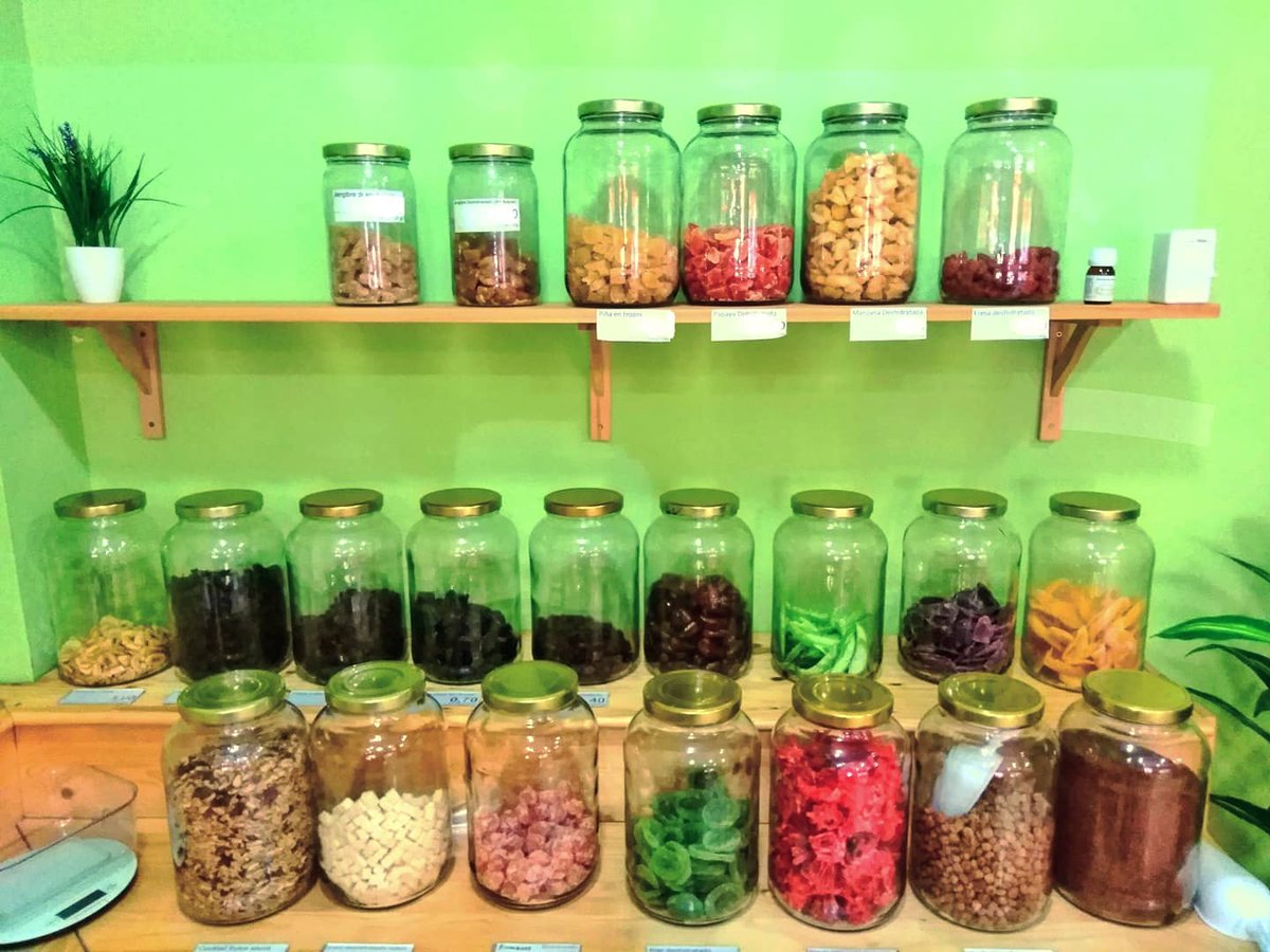 Merkagranel_DH's tweet photo. Os enseñamos este rinconcito de #Merkagranel  donde podéis encontrar gran variedad de deshidratados a muy buenos precios 😊 ¿Habéis probado alguno? 🤔

#frutasdeshidratadas #deshidratados #zerowaste #compraragranel #slowshop  #doshermanas #granel #agranel #Sevilla #Montequinto https://t.co/H8XyvnZo99
