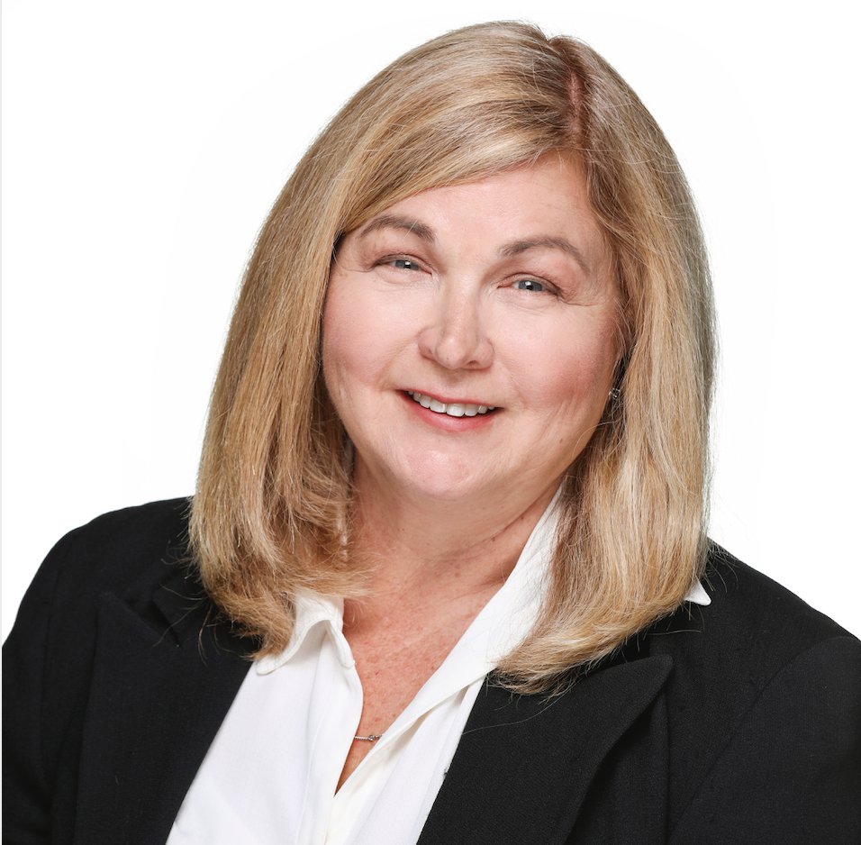 FanDragon's tweet photo. We are excited to announce our newest Dragon. Lori Ross joins FanDragon Technologies as VP of Business and Legal Affairs. An expert lawyer, Lori will be overseeing our commercial/technology deals and strategic partnerships. Welcome to FanDragon, Lori! https://t.co/uu8CuUrZ8O https://t.co/p0qlJoEIfq