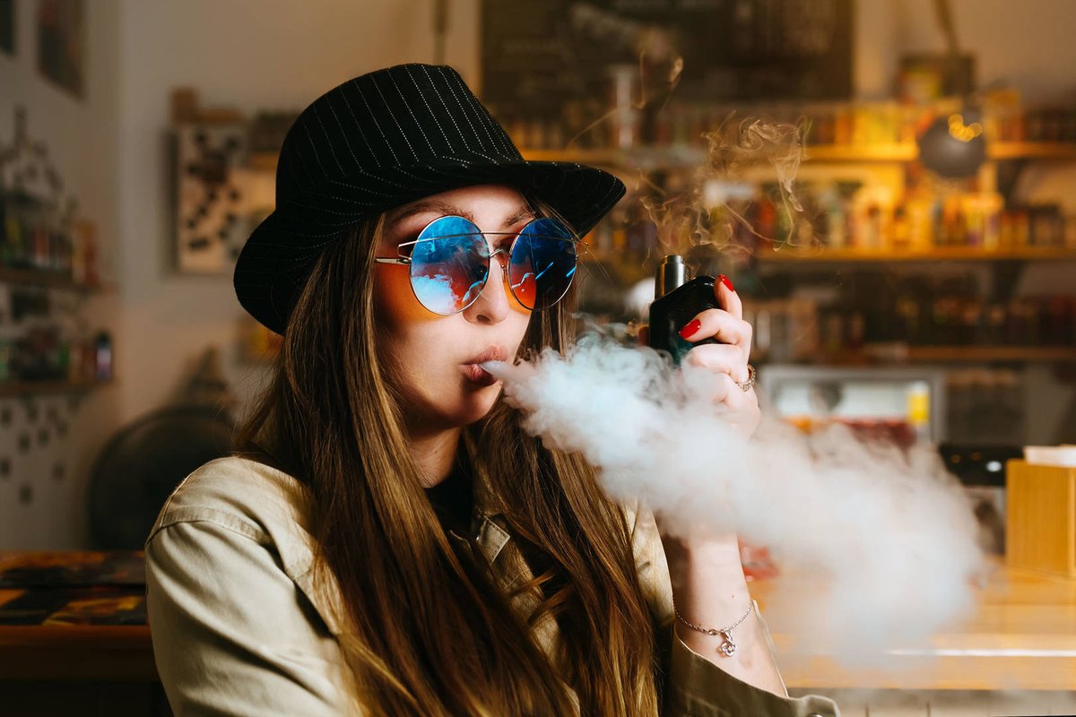 LR_LABS's tweet photo. Cada #Vapeador puede escoger lo que quiera.. lo que hace que la #ExperienciaVaping de cada uno sea única y especial.

#Vapear con un líquido sin nicotina presenta algunas ventajas:

✔️ Sabores más intensos
✔️ Un vapeado suave
✔️ Nubes más grandes

#Eliquid #Vapear #Vaping https://t.co/QCgzMzcllP