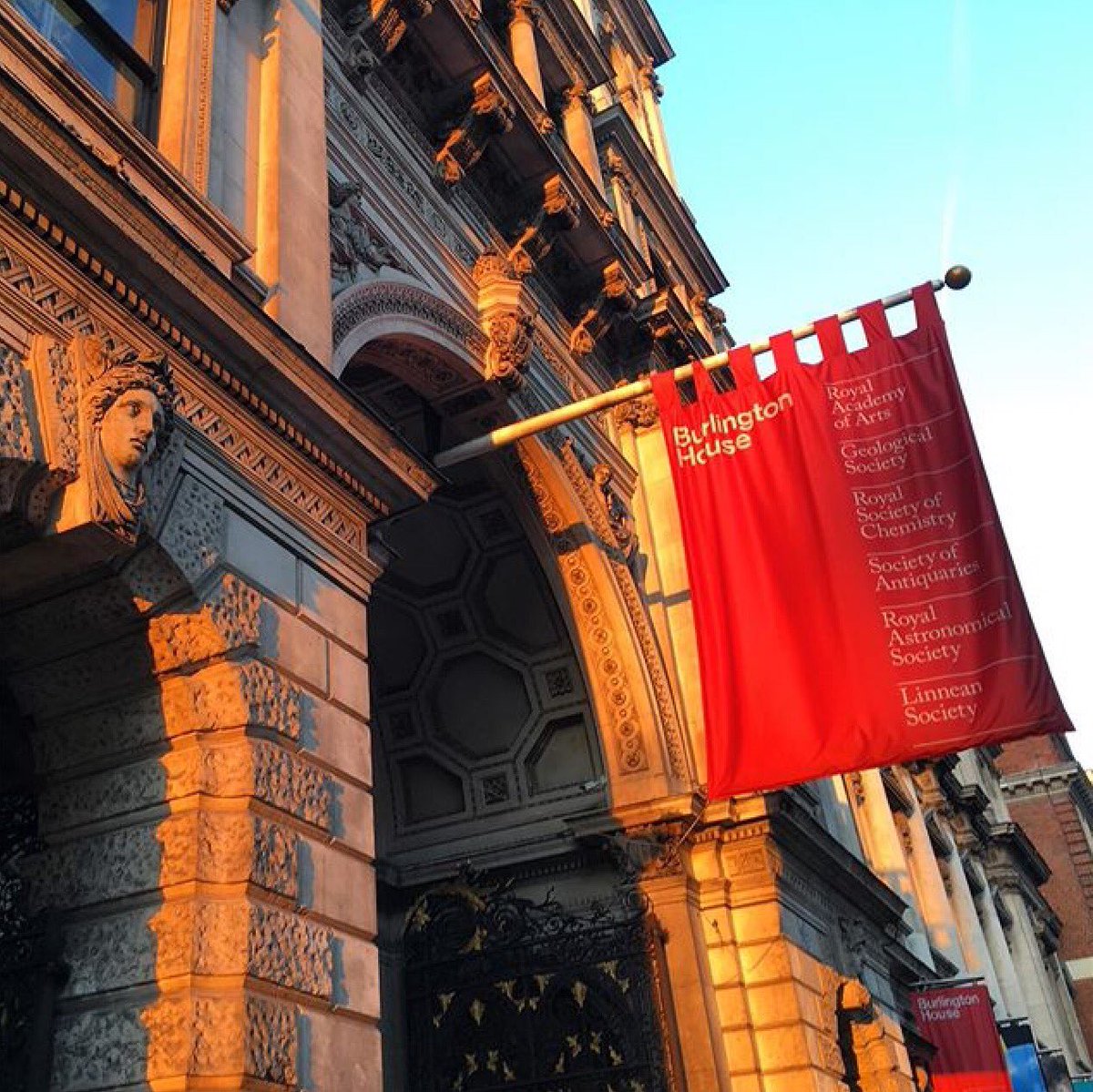 Fabulous afternoon yesterday visiting <a href="/royalacademy/">Royal Academy</a> such a beautiful building &amp; the exhibitions are always excellent #artlovers #lovelondon