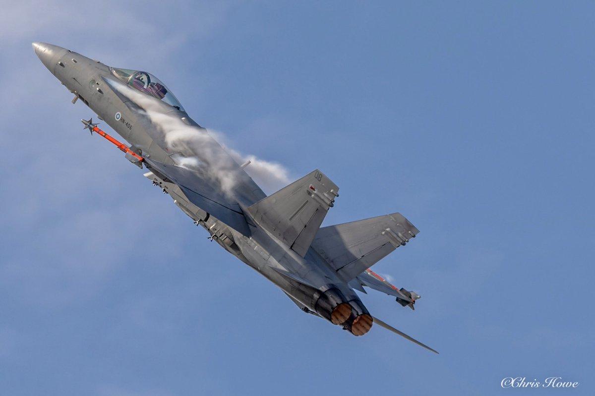 Hornet #avgeek #avporn #aviation #aviationdaily #aviationphotography #aircraft #airshow #airtattoo #boeing #canonaviation #f18 #f18hornet #fighterjet #HNsoolo #ilmavoimat #liveforthestory #planespotting #photography #potn #RIAT19 #sigmauk #sigmaphoto #teamcanon @BoeingDefense