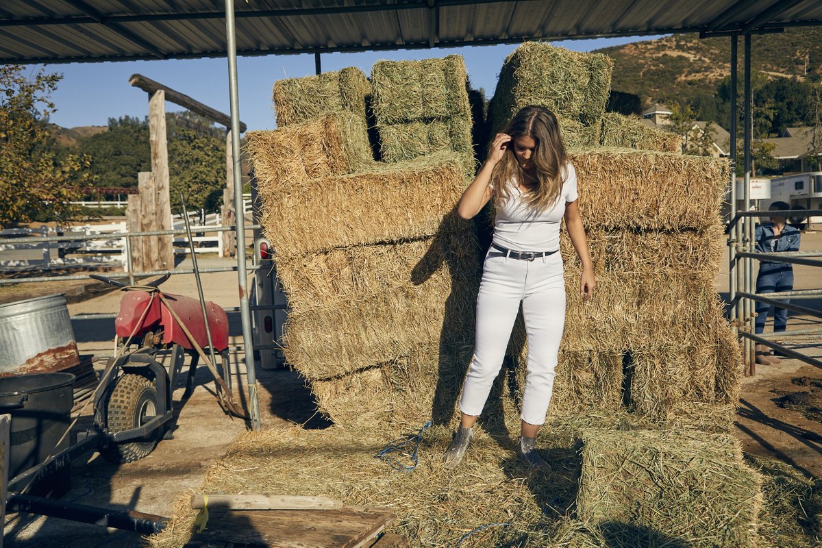 Tillys's tweet image. All white outfit on a farm 🤔 #Tillys says ➡️ #Doitforthegram 🤠🐴