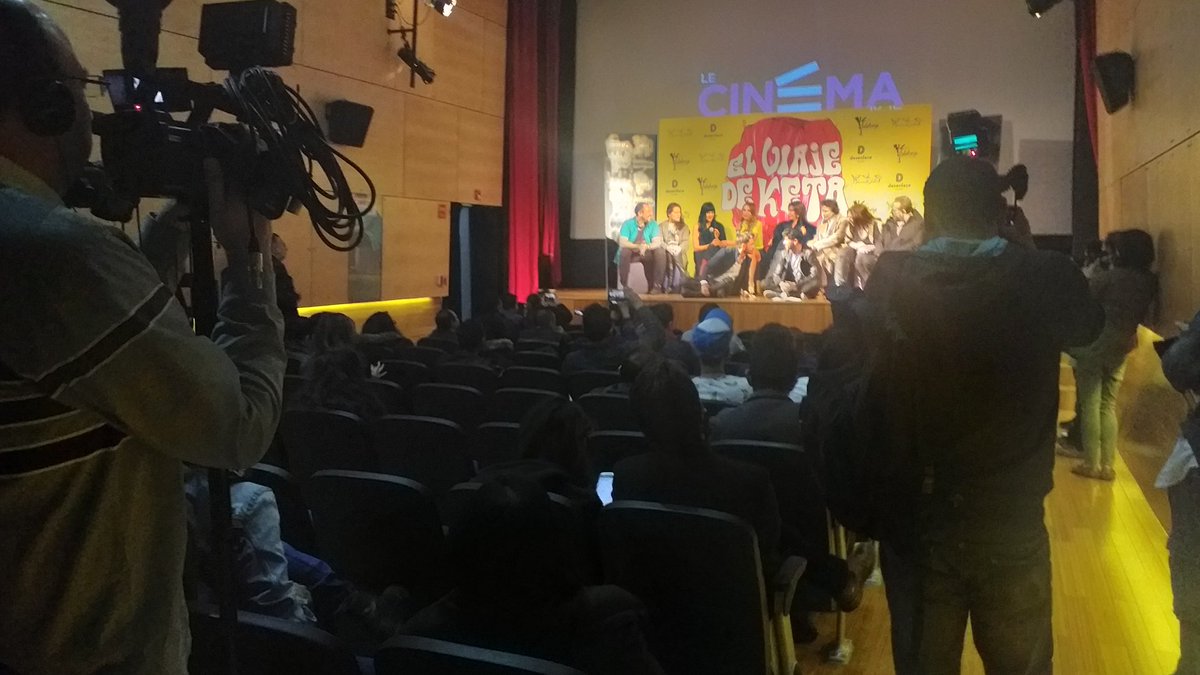 De metiches en la conferencia de prensa de <a href="/ViajedeKeta/">El Viaje de Keta La Película</a>. 

¿Que no se puede hacer sin apoyos? ¡#ElViajeDeKeta es una cinta 100% independiente! 

Estrena en cines el 31 de enero. 

¡Tendremos entrevista con @JulioBekhor_ y <a href="/lauradeita/">Laura De Ita</a>!

💊🐩💉🛍