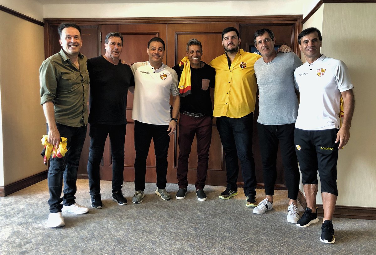 BarcelonaSC's tweet photo. Encuentro con #GloriasBSC y grandes amigos. 
De izquierda a derecha: Gonzalo Barreiro ( P.F. Campeón 2016), Alfredo De los Santos, Tony Gomez y Héctor Burguez ( P.A. Campeón 2016 ) . https://t.co/p0Tx5tGPEC