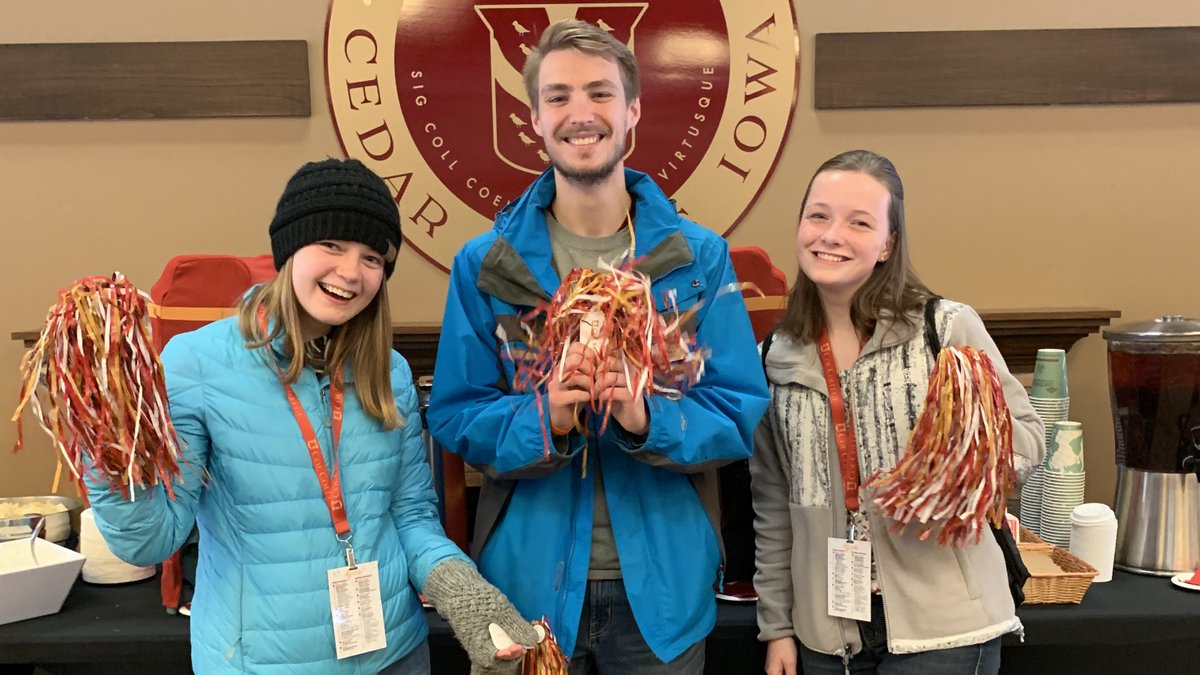 CoeCollege's tweet photo. The best way to learn about Coe is to #LiveLikeAKohawk! There are a few spots left at this weekend's Admitted Student Weekend & Crimson & Gold Visit Day events. Register now at https://t.co/DVQn6JpSYy. https://t.co/ghuTCYSb8w